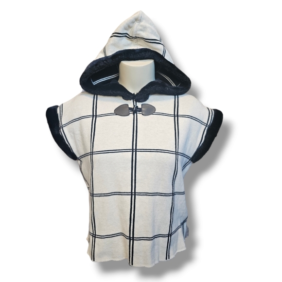 Tahari short sleeve sweater top with hood. Faux fur lined. 7/8 - Picture 1 of 6